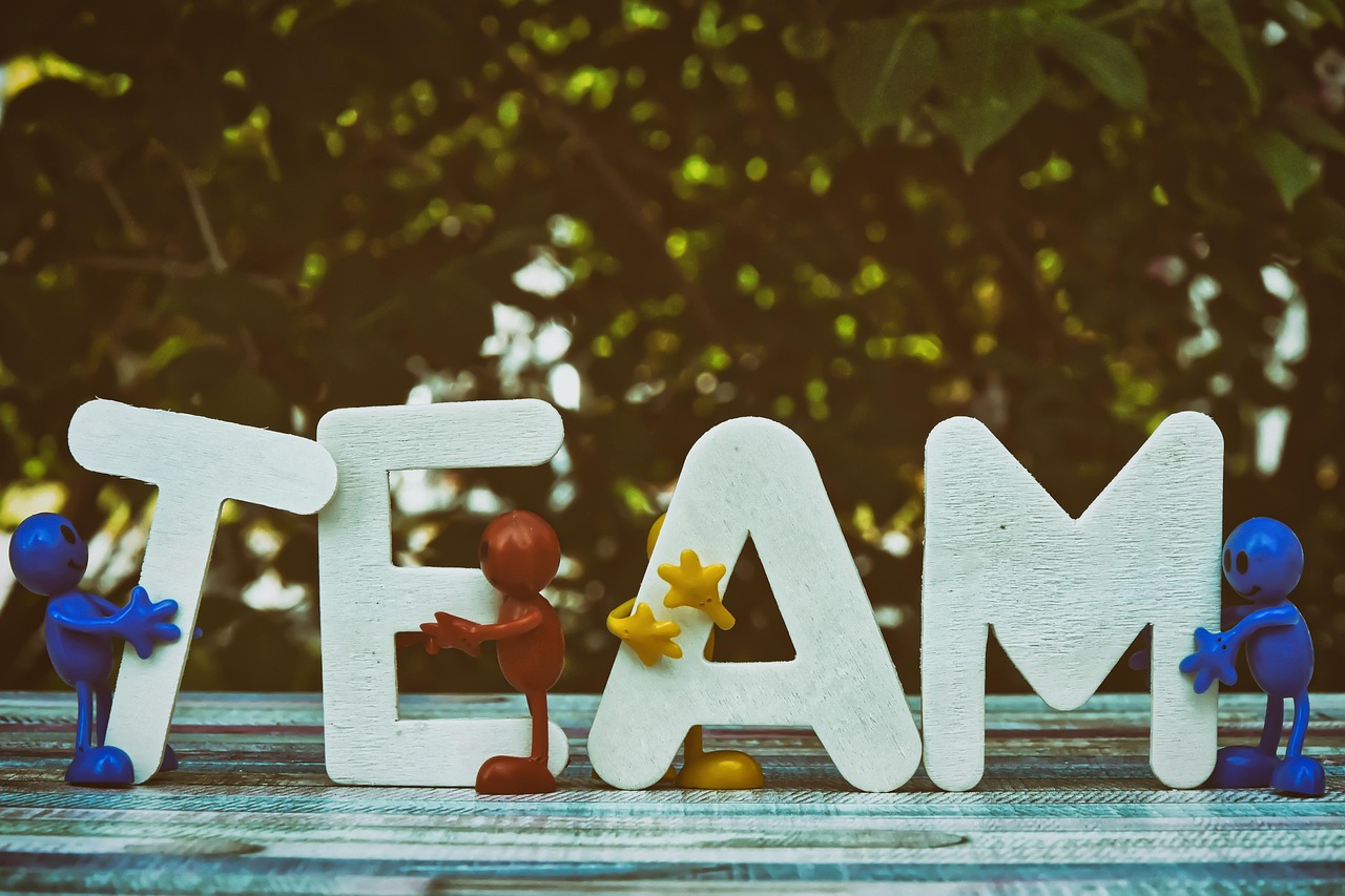 网络通信的中枢:深入了解路由协议在互联网中的重要性