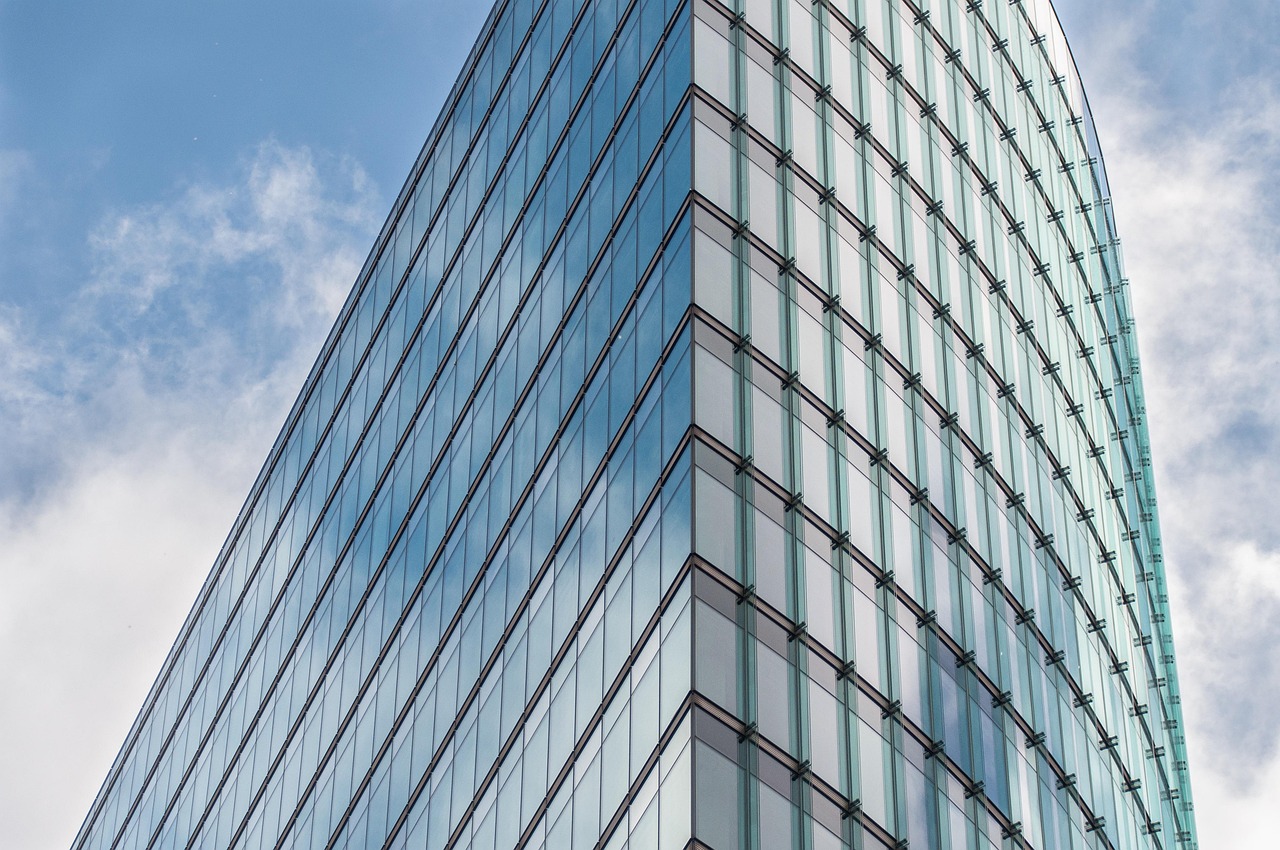 永恒之塔怀旧版：匈牙利地产代理平台